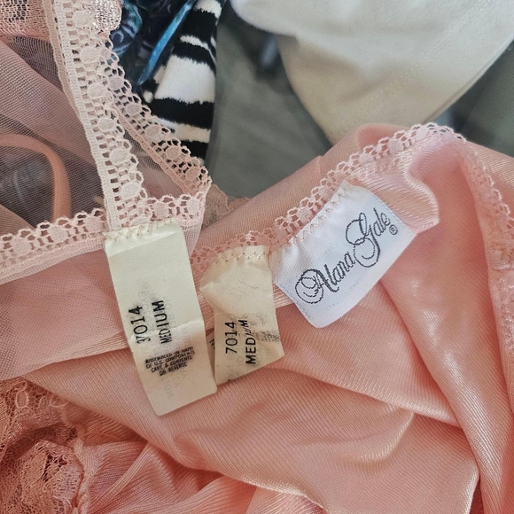 Vintage 80s coquette soft pink lace teddy with matching robe - Picture 7 of 8